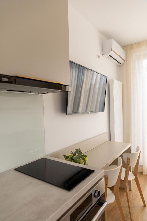 Studio 8 I One Bedroom Apartment I Airport I Therme Otopeni Kültér fotó