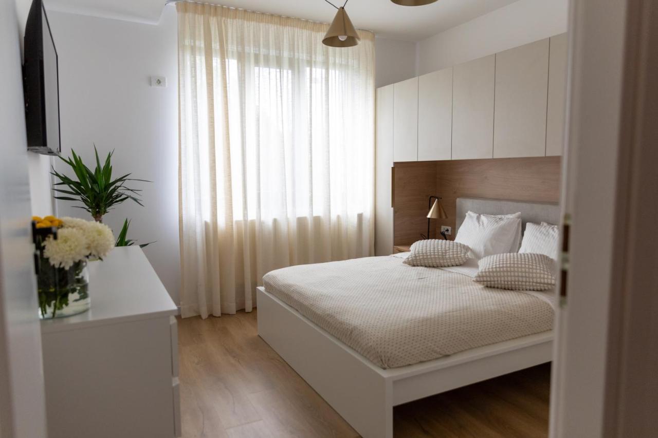 Studio 8 I One Bedroom Apartment I Airport I Therme Otopeni Kültér fotó